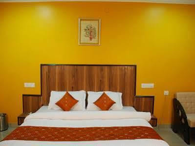 Didi Hotel Lucknow Esterno foto